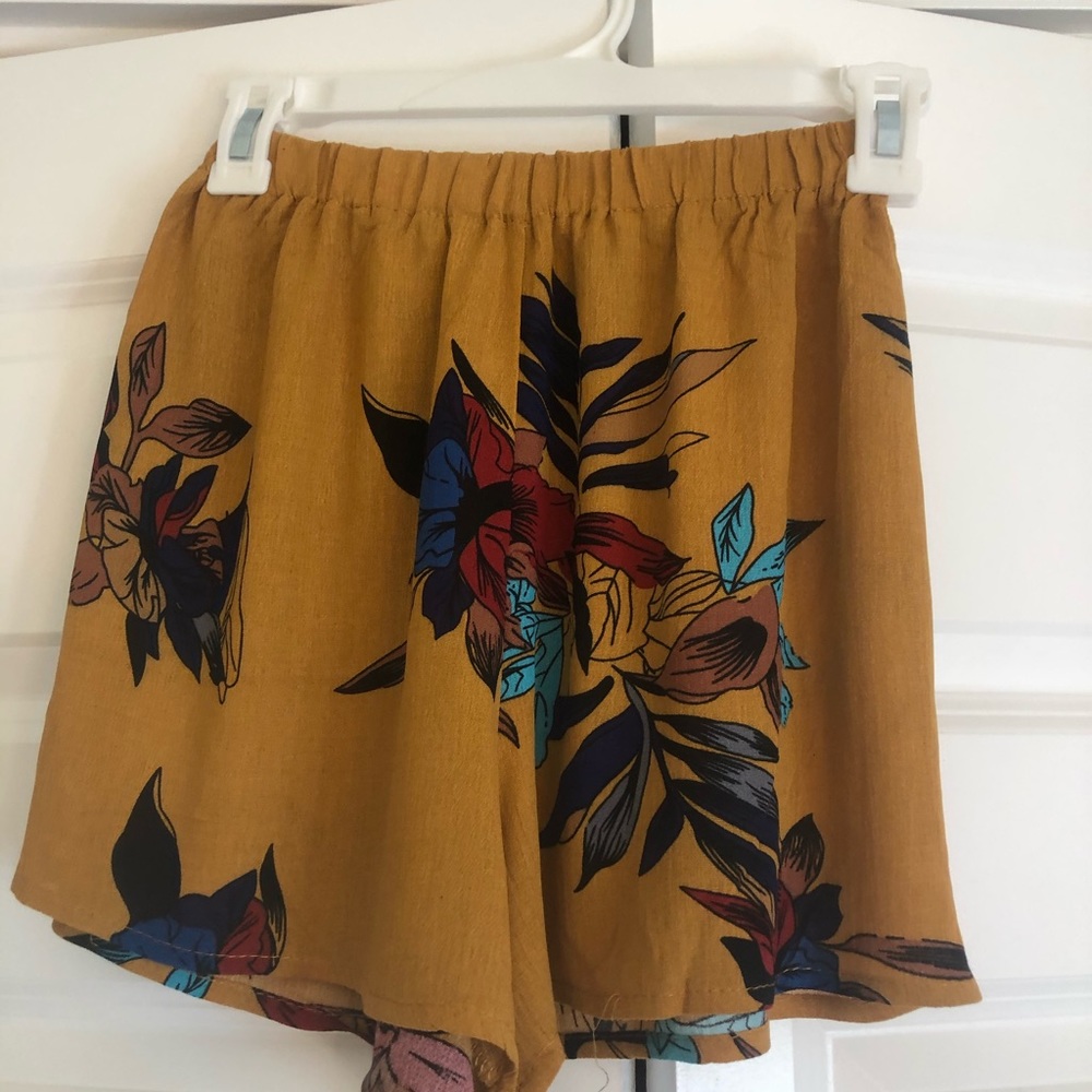 Tropical Gold Two Piece Set - Picture 3 of 6